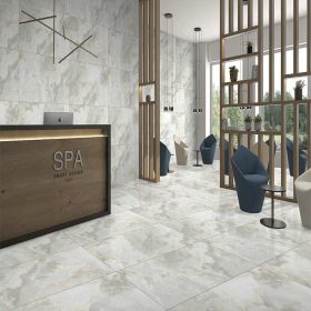 Porcelanato gris claro brillante de la marca klippen ideal para decoracion de espacios interiores con gran dinamismo y belleza